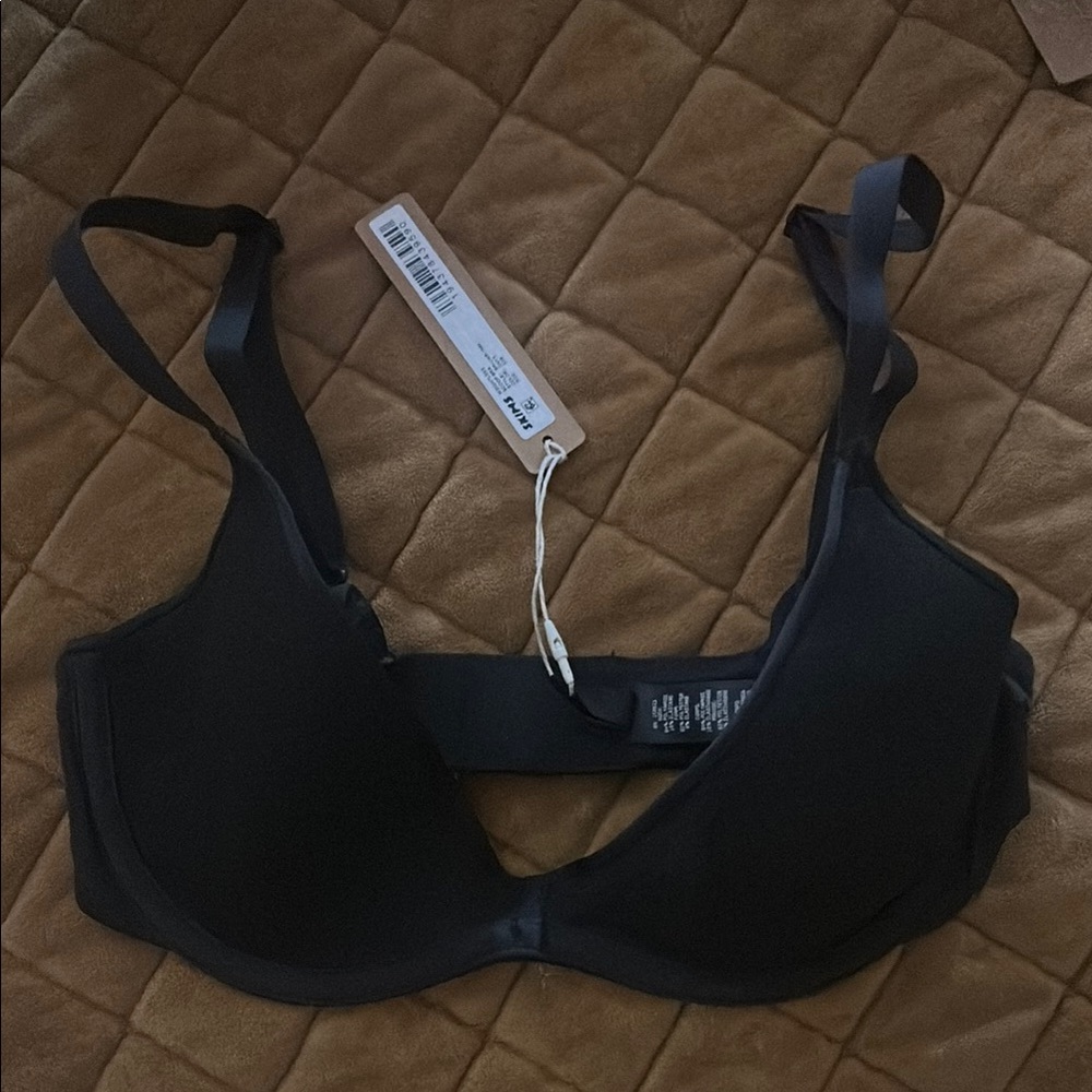NWT SKIMS Black WEIGHTLESS SCOOP BRA - Picture 2 of 7